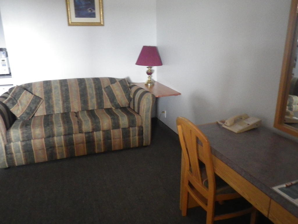 Alcan Motor Inn Haines Junction Bagian luar foto