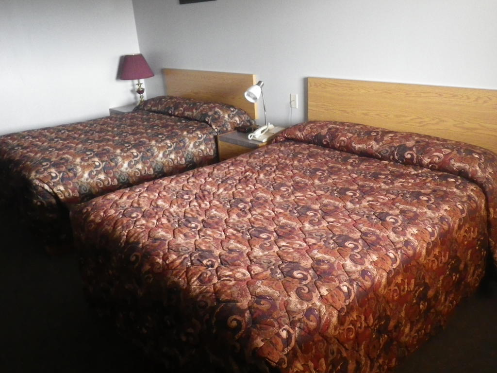 Alcan Motor Inn Haines Junction Bagian luar foto