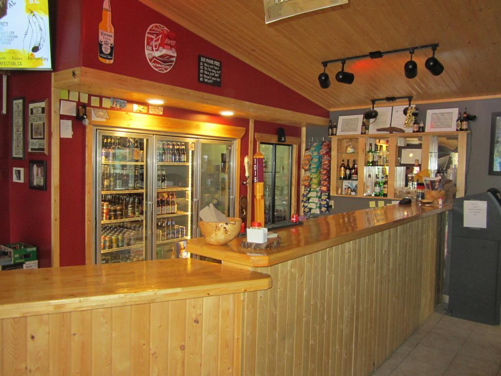 Alcan Motor Inn Haines Junction Bagian luar foto