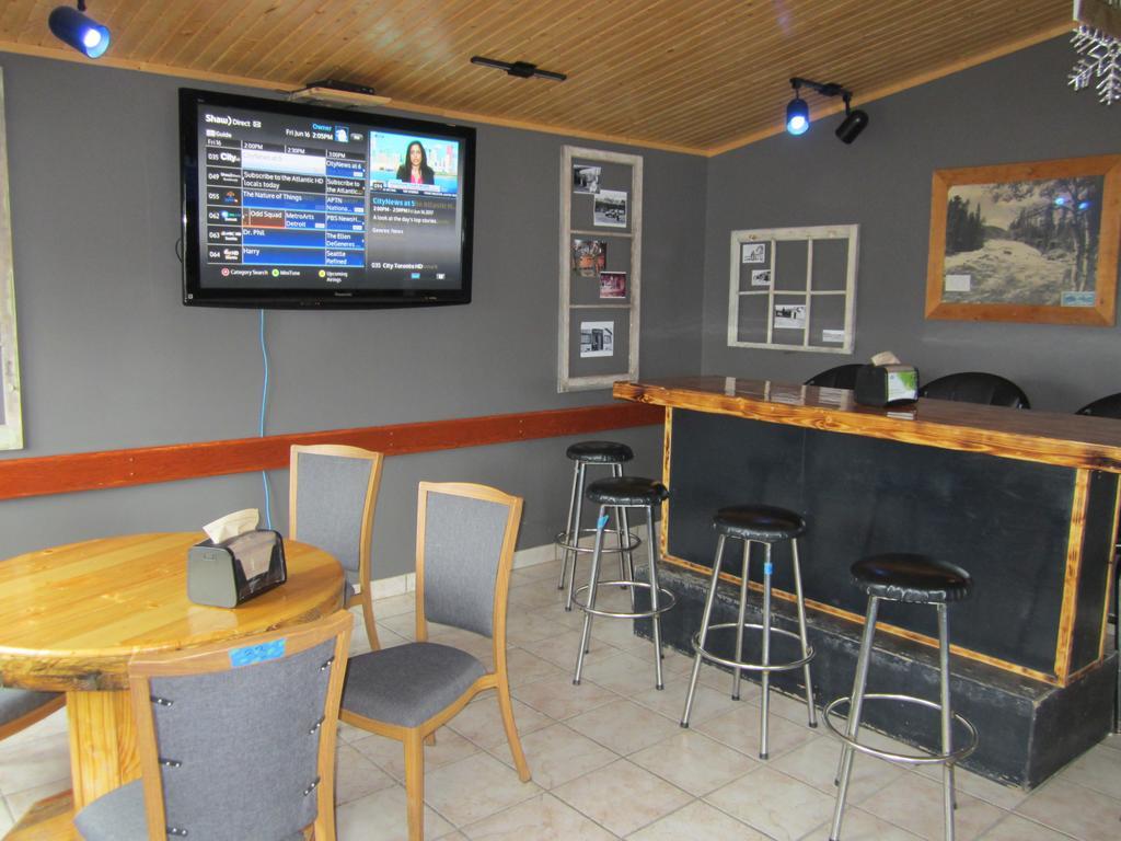 Alcan Motor Inn Haines Junction Bagian luar foto